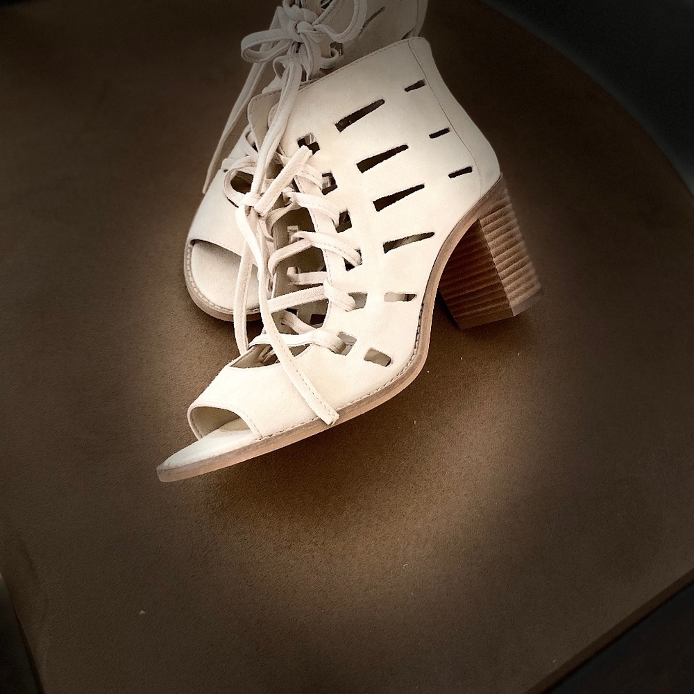 Vince Camuto Strappy Booties 6.5, Light Tan